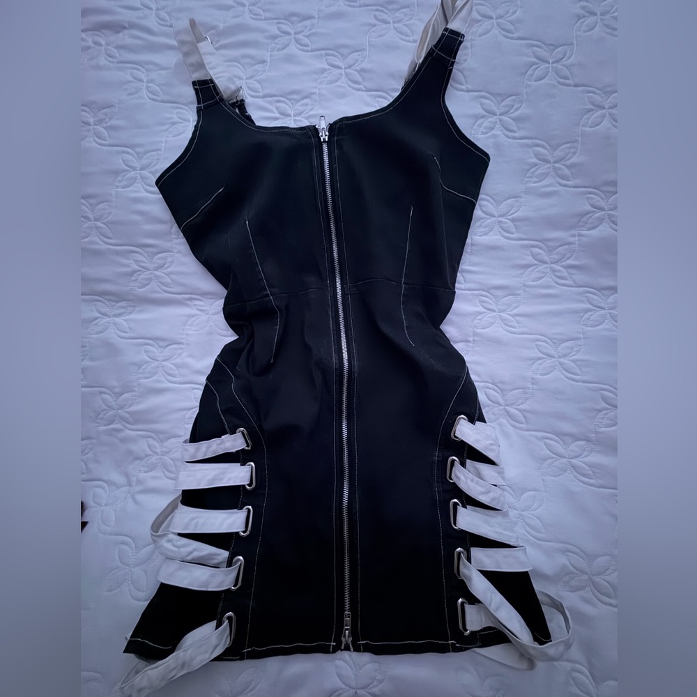Stylish Black and White Women's Dress - Picture 7 of 8
